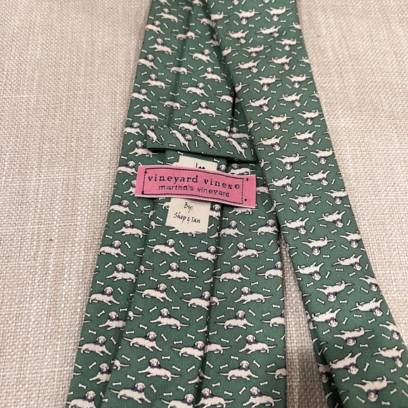 Vineyard Vines Golden RetrieverEnglish Cream or Lab with Bones Green Tie - Picture 2 of 4